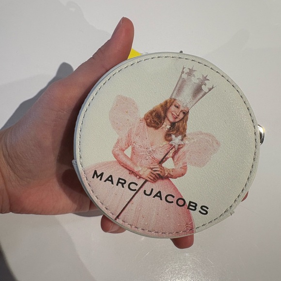 NWT Marc Jacobs Round Coin Purse with Pink Design - Picture 2 of 7